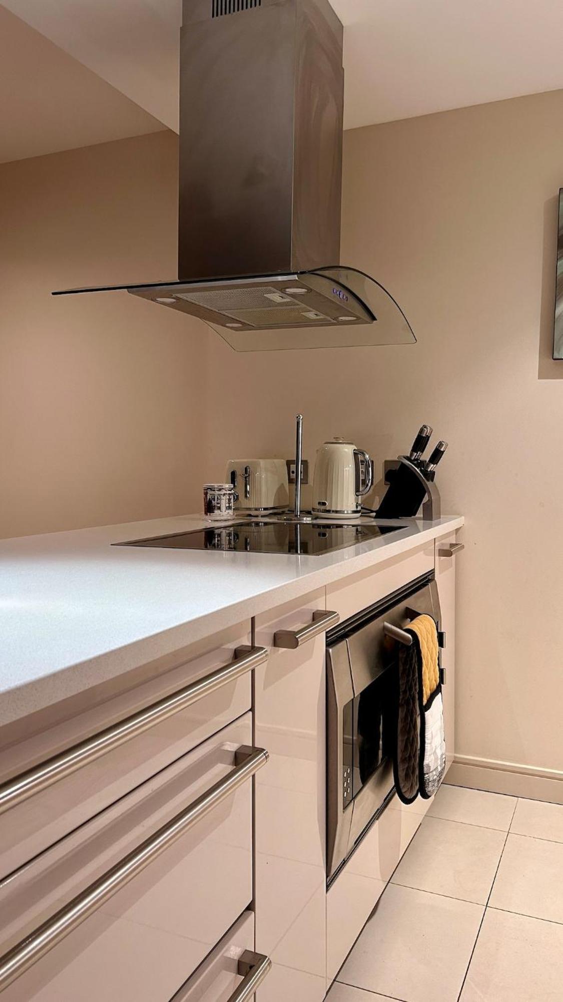 Comfortable & Well-located 2 Bed In Chelsea Appartamento