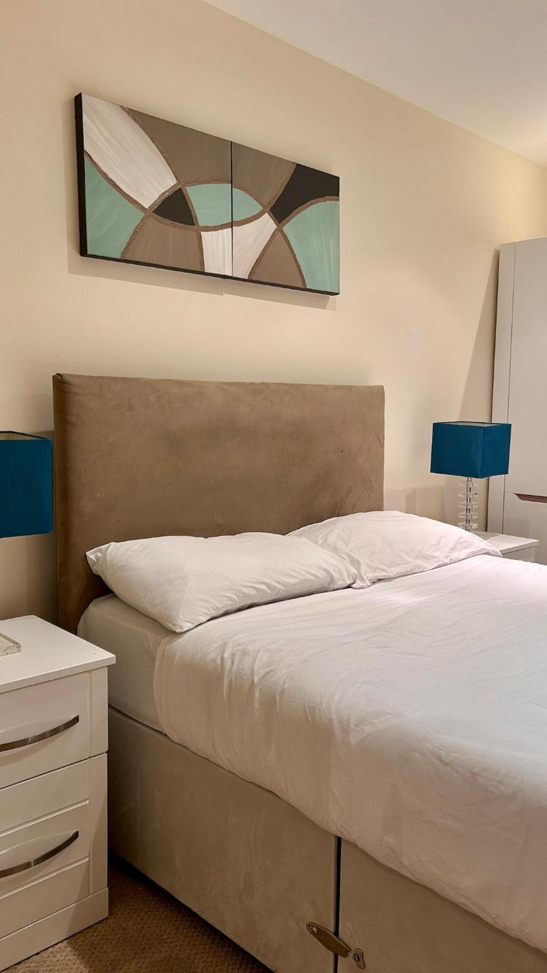 Comfortable & Well-located 2 Bed In Chelsea Appartamento