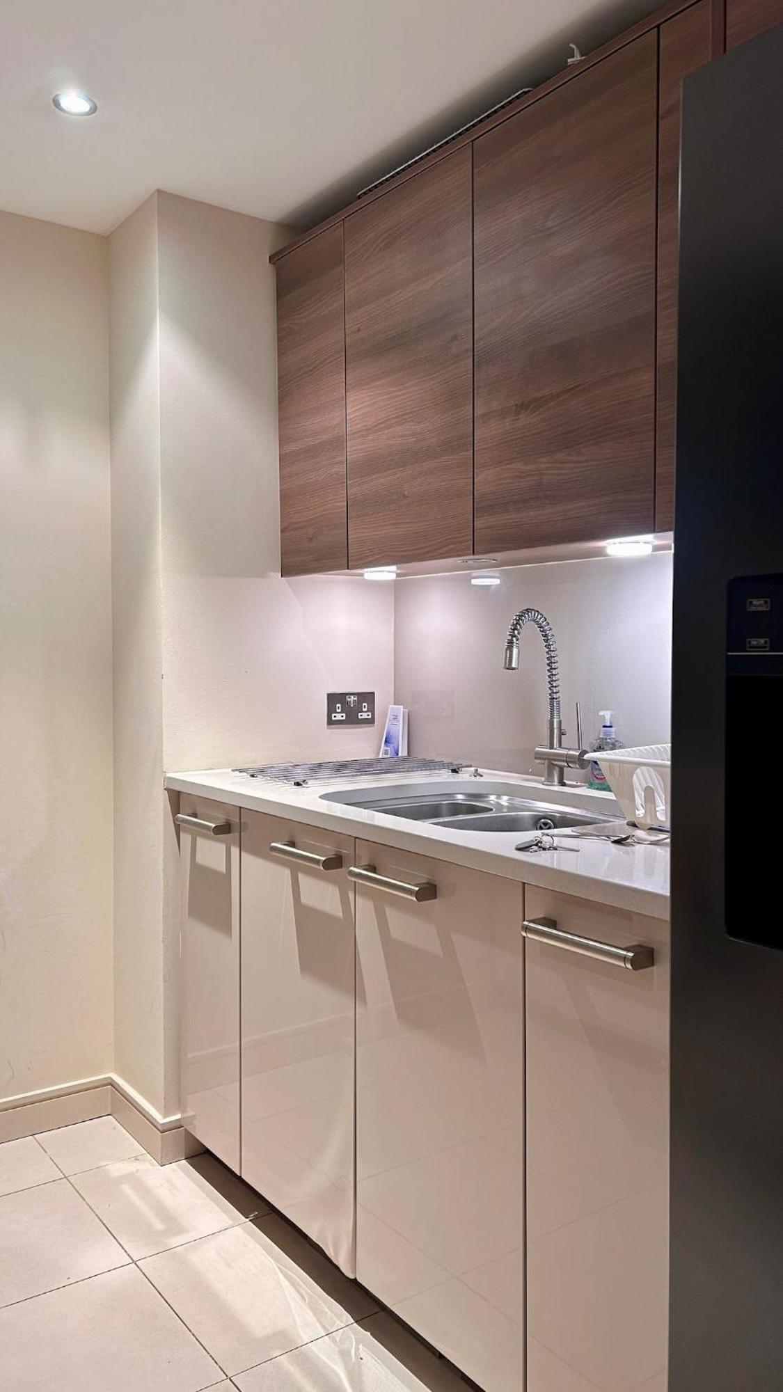 Comfortable & Well-located 2 Bed In Chelsea Appartamento *