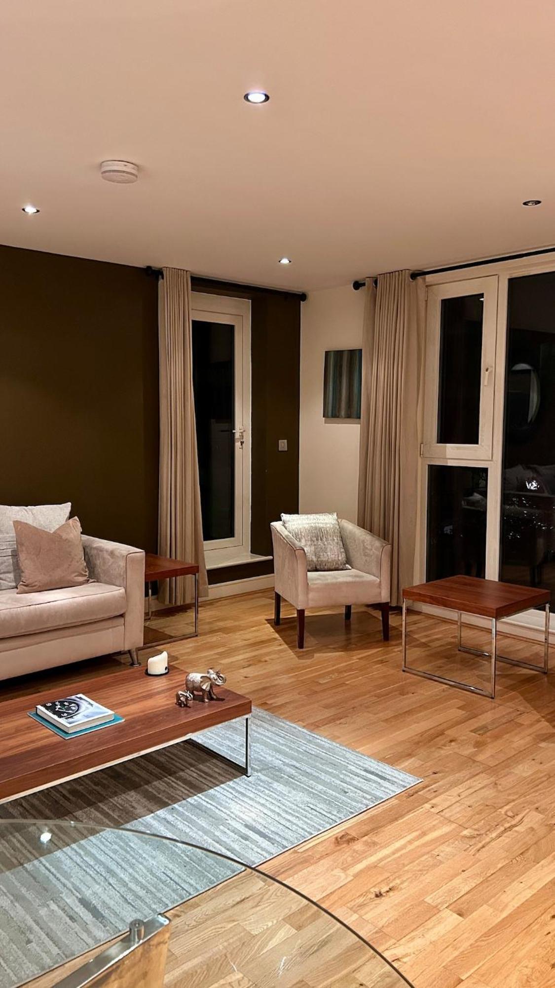 Comfortable & Well-located 2 Bed In Chelsea Appartamento Londra