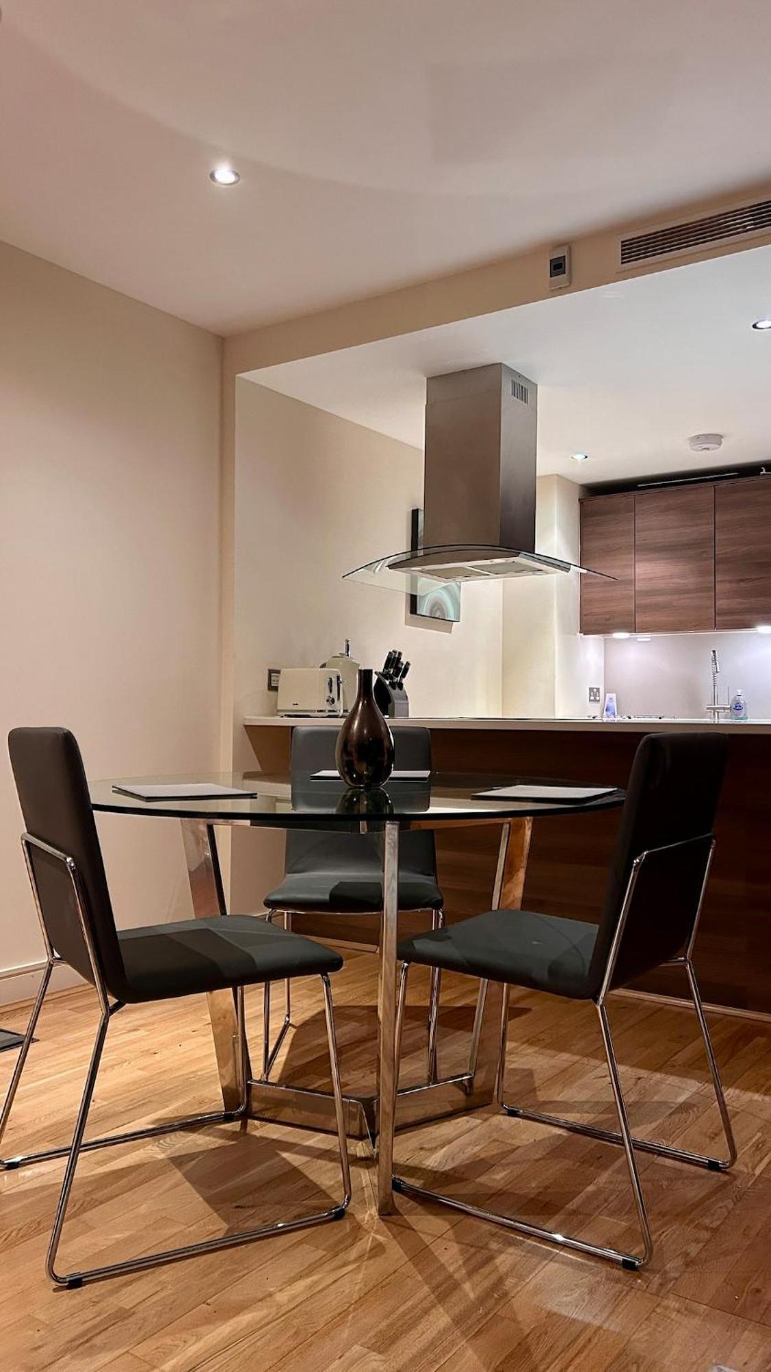 Comfortable & Well-located 2 Bed In Chelsea Appartamento