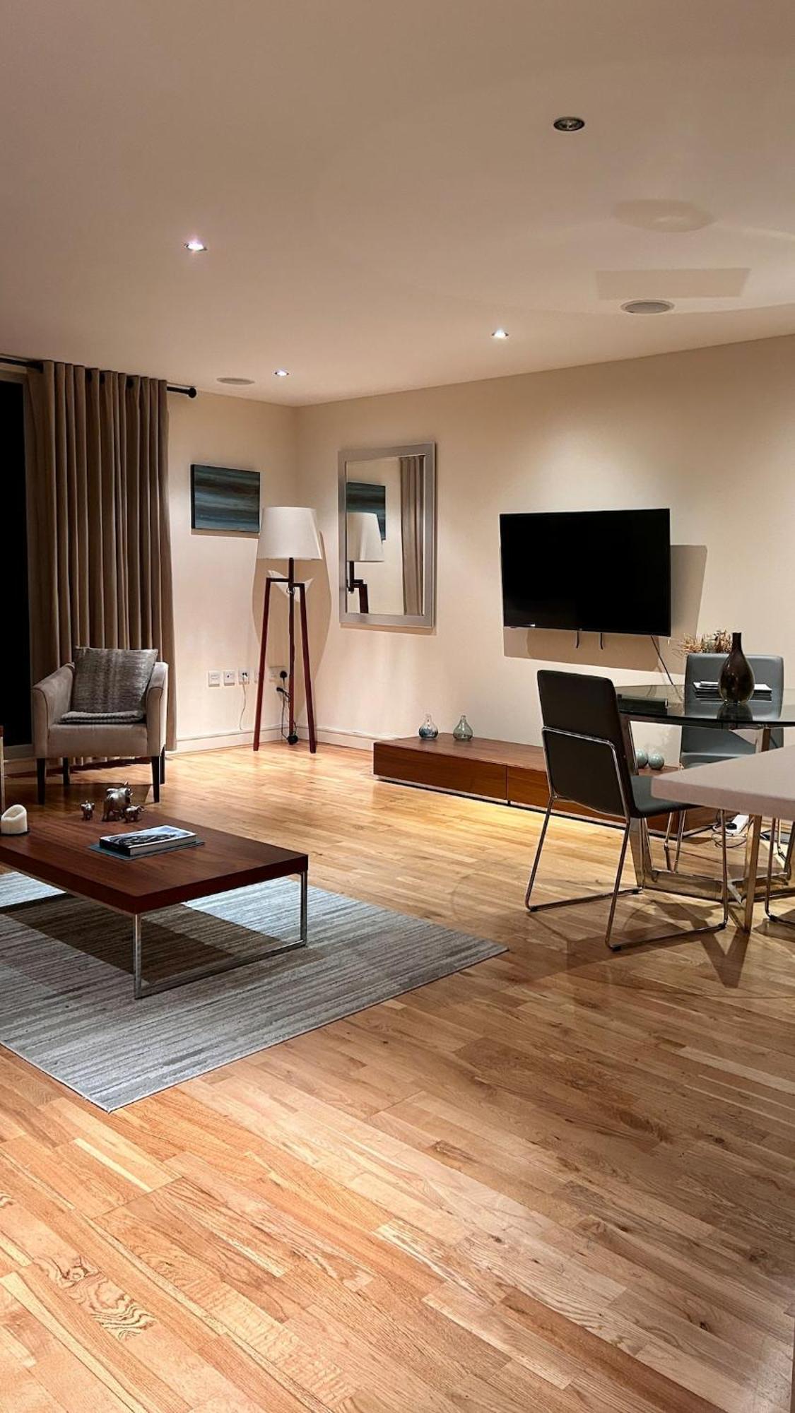Comfortable & Well-located 2 Bed In Chelsea Appartamento